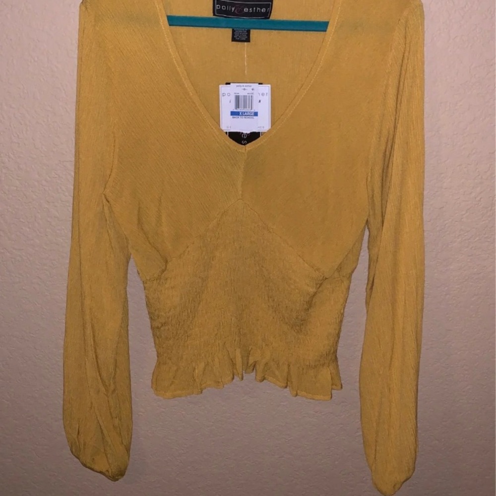 Super cute long sleeve blouse